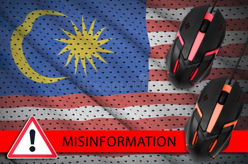 Флаг Малайзии и 2 mouses компьютера. Дезинформация во время концепции коронавирус 2019ncov или пандемии вируса