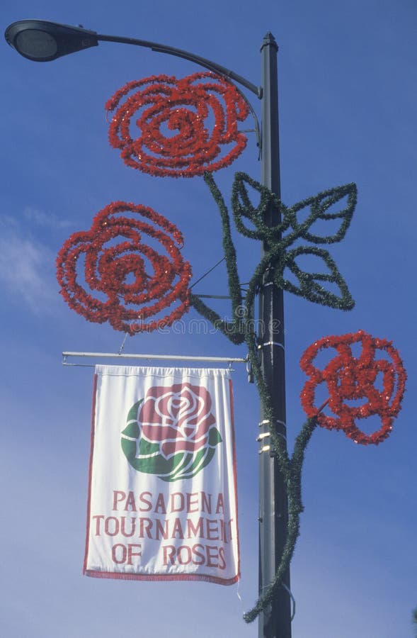 Фонарный столб с украшениями, парад Rose Bowl, Пасадина, Калифорния