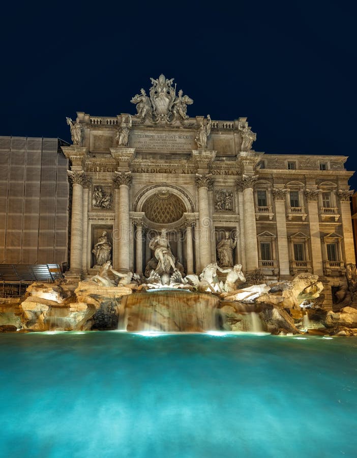 Фонтан Trevi вечером, Рим, Италия стоковая фотография Фонтан Trevi вечером, Рим, Италия стоковая фотография
