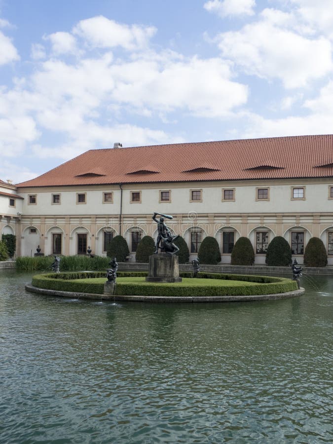 Фонтан Геркулеса, сад Wallenstein, Прага стоковая фотография rf Фонтан Геркулеса, сад Wallenstein, Прага стоковая фотография rf