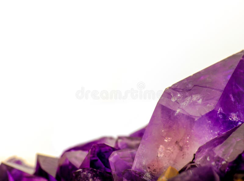 Фото макроса amethyst кристаллов с космосом экземпляра стоковые изображения Фото макроса amethyst кристаллов с космосом экземпляра стоковые изображения