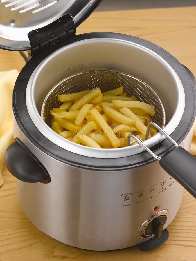 Француз жарит в fryer дома глубокий стоковое изображение rf Француз жарит в fryer дома глубокий стоковое изображение rf