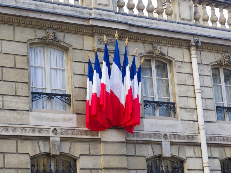 Француз сигнализирует на резиденции Elysee Palace французского presid стоковые изображения rf Француз сигнализирует на резиденции Elysee Palace французского presid стоковые изображения rf