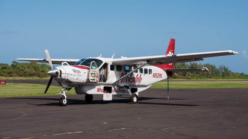 An Island Hopper of Mokulele Airlines makes interisland travel quick and inexpensive. An Island Hopper of Mokulele Airlines makes interisland travel quick and inexpensive.