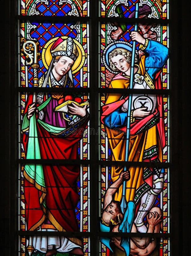 Цветное стекло - St Nicholas и Архангел Майкл стоковая фотография rf Цветное стекло - St Nicholas и Архангел Майкл стоковая фотография rf