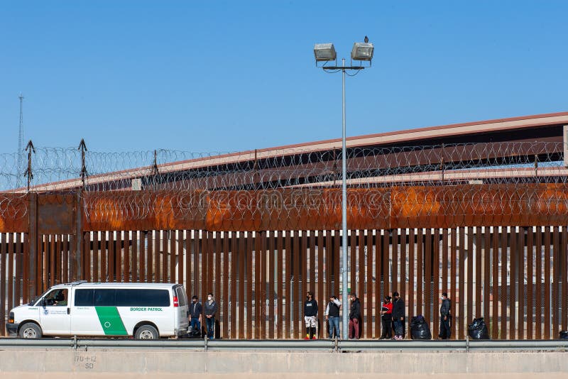 Group of Central American migrants is detained by the border patrol after they crossed the border with the intention of requesting asylum Hundreds of migrants are detained every day at the border between Mexico and the United States. Group of Central American migrants is detained by the border patrol after they crossed the border with the intention of requesting asylum Hundreds of migrants are detained every day at the border between Mexico and the United States.