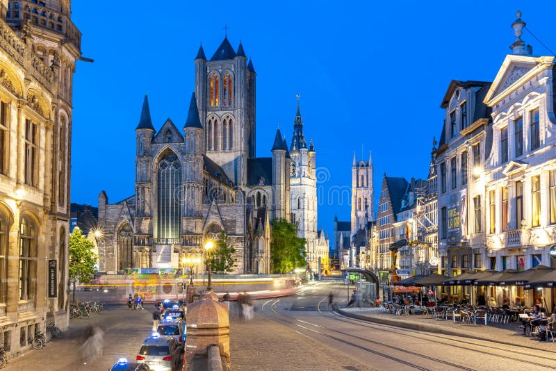 Церковь St Nicholas, башня Бельфора и собор на ноче, Gent St Bavo, Бельгия стоковая фотография Церковь St Nicholas, башня Бельфора и собор на ноче, Gent St Bavo, Бельгия стоковая фотография