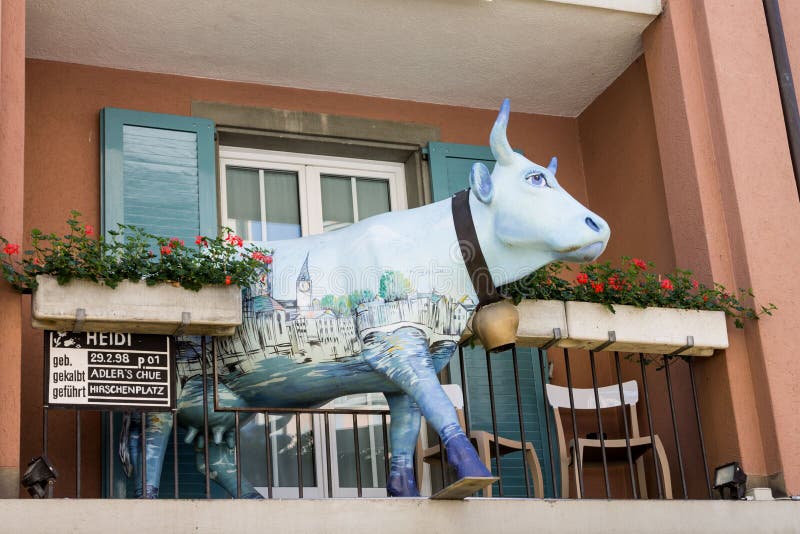 Цюрих Швейцария историческое строя Cowparade стоковые фото