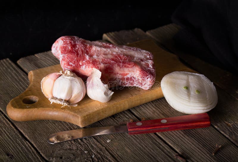 Часть замороженных мяса, луков и чеснока стоковое изображение Часть замороженных мяса, луков и чеснока стоковое изображение