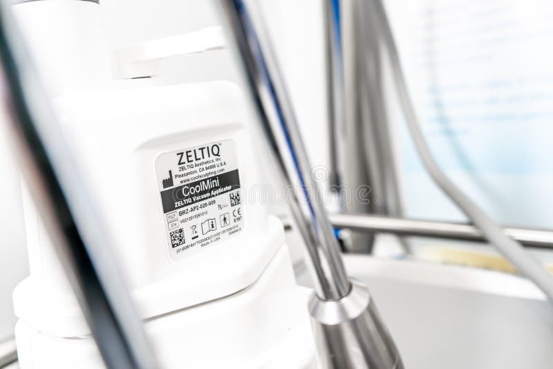 Часть машины Zeltiq CoolSculpting, ярлык показа, в медицинском центре красоты спа Использованный для стоковые изображения rf Часть машины Zeltiq CoolSculpting, ярлык показа, в медицинском центре красоты спа Использованный для стоковые изображения rf