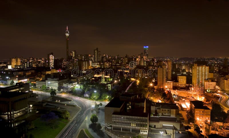 часть ночи johannesburg города стоковая фотография часть ночи johannesburg города стоковая фотография