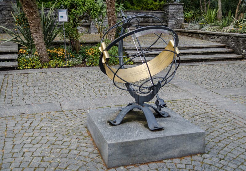 Часы солнечных часов или солнца на острове Mainau стоковые фотографии rf