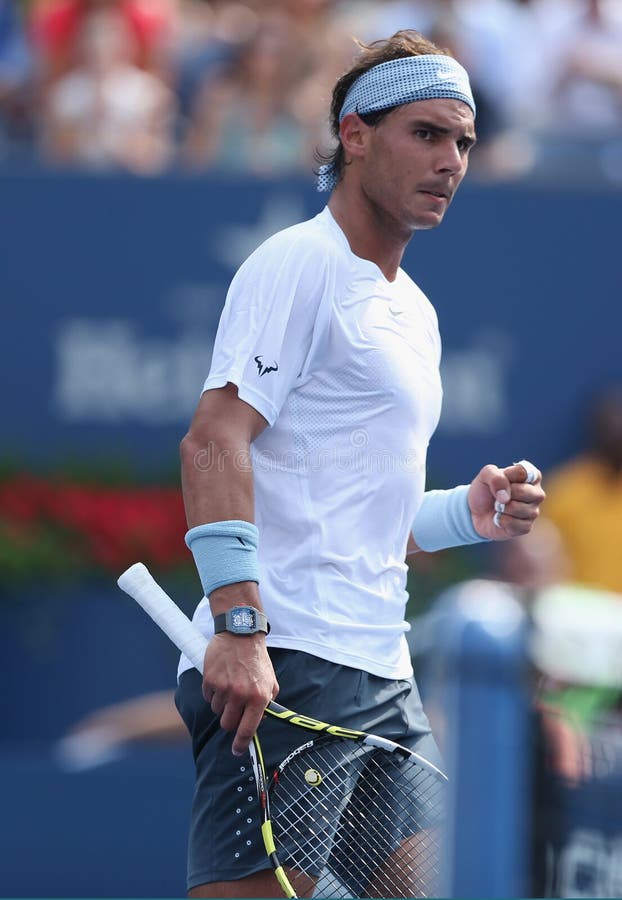 Чемпион Рафаэль Nadal грэнд слэм времен Welve во время в-третьих круга определяет спичку против Ивана Dodig на США раскрывает 2013 стоковое изображение rf Чемпион Рафаэль Nadal грэнд слэм времен Welve во время в-третьих круга определяет спичку против Ивана Dodig на США раскрывает 2013 стоковое изображение rf