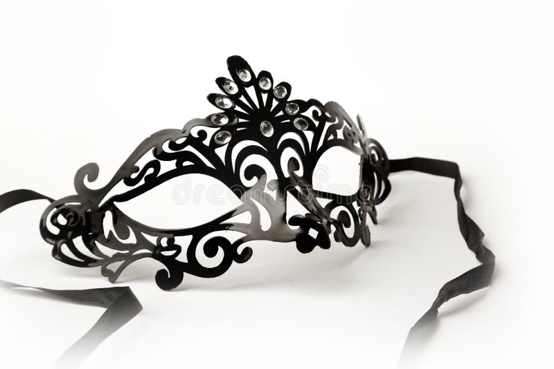Черная богато украшенная маска Masquerade на белой предпосылке стоковое изображение rf