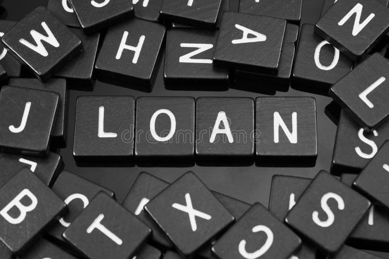 Черная буква кроет говорить черепицей слово & x22 по буквам; loan& x22; стоковые изображения rf Черная буква кроет говорить черепицей слово & x22 по буквам; loan& x22; стоковые изображения rf