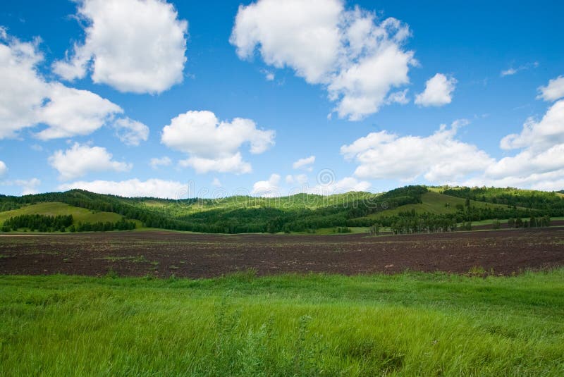 The Hulun Buir Grassland is known as the Kingdom of Pastureland and has more than 1,000 species of plants. It is one of the plains that have remained unpolluted and have balanced ecological conditions. On the grassland are green grass, beautiful flowers, zigzag rivers, crystal-clear lakes, sheep and cows, and herdsmen's yurts (nomadic homes) sending forth the fragrance of wine and of tea with milk. The Hulun Buir Grassland is known as the Kingdom of Pastureland and has more than 1,000 species of plants. It is one of the plains that have remained unpolluted and have balanced ecological conditions. On the grassland are green grass, beautiful flowers, zigzag rivers, crystal-clear lakes, sheep and cows, and herdsmen's yurts (nomadic homes) sending forth the fragrance of wine and of tea with milk.