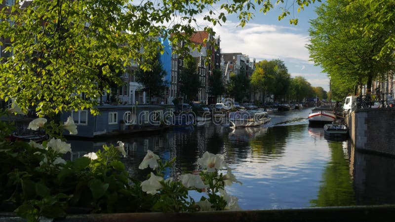 Шлюпка путешествия Амстердама на канале Herengracht