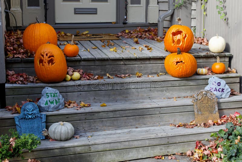 шаги halloween украшений передние стоковое изображение rf