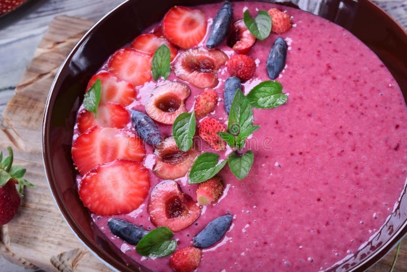 Шар smoothie ягоды стоковая фотография rf Шар smoothie ягоды стоковая фотография rf