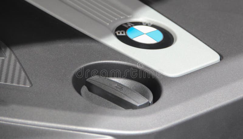 Швейцария; Женева; 8-ое марта 2018; Крышка фильтра для масла BMW; 88th стоковая фотография rf Швейцария; Женева; 8-ое марта 2018; Крышка фильтра для масла BMW; 88th стоковая фотография rf