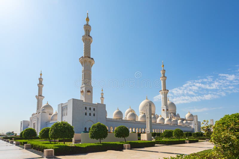 Шейх Zayed Мечеть - Абу-Даби, Объединенные эмираты Красивая белая большая мечеть стоковое изображение rf Шейх Zayed Мечеть - Абу-Даби, Объединенные эмираты Красивая белая большая мечеть стоковое изображение rf