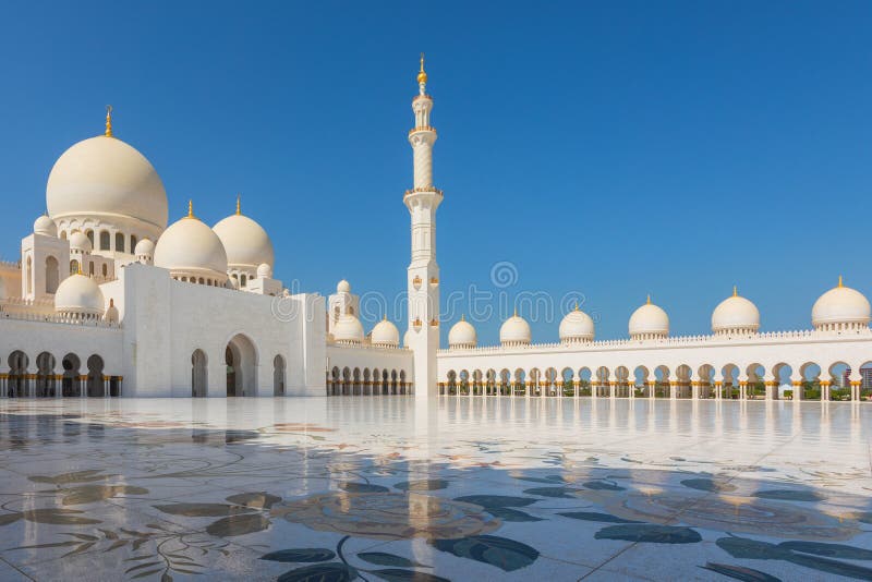 Шейх Zayed Мечеть - Абу-Даби, Объединенные эмираты Красивые белые большие minerets мечети стоковые изображения Шейх Zayed Мечеть - Абу-Даби, Объединенные эмираты Красивые белые большие minerets мечети стоковые изображения