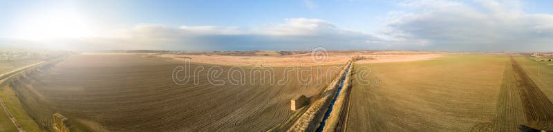 Широкая панорама сельскохозяйственного района стоковые изображения Широкая панорама сельскохозяйственного района стоковые изображения