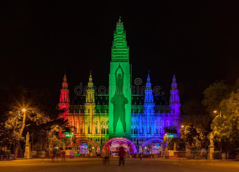 Шоу Rathaus вечером стоковая фотография Шоу Rathaus вечером стоковая фотография