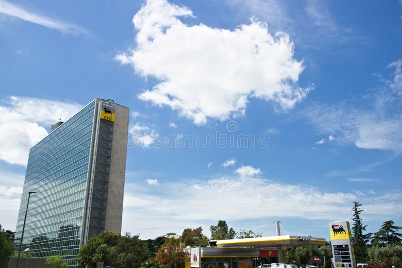 Штабы ENI строя в Риме Eur стоковое изображение rf Штабы ENI строя в Риме Eur стоковое изображение rf