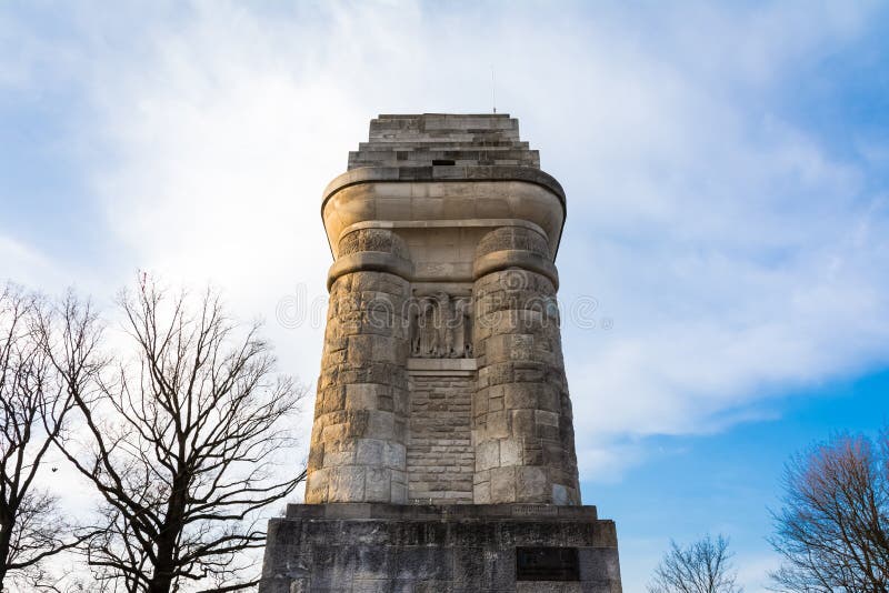 Штутгарта Bismarckturm памятника башни столбца осень Солнце Outdoors стоковое изображение rf Штутгарта Bismarckturm памятника башни столбца осень Солнце Outdoors стоковое изображение rf