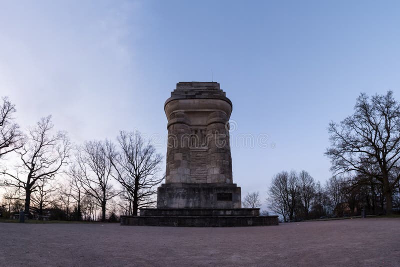 Штутгарта Bismarckturm памятника башни столбца осень Солнце Outdoors стоковые фотографии rf Штутгарта Bismarckturm памятника башни столбца осень Солнце Outdoors стоковые фотографии rf
