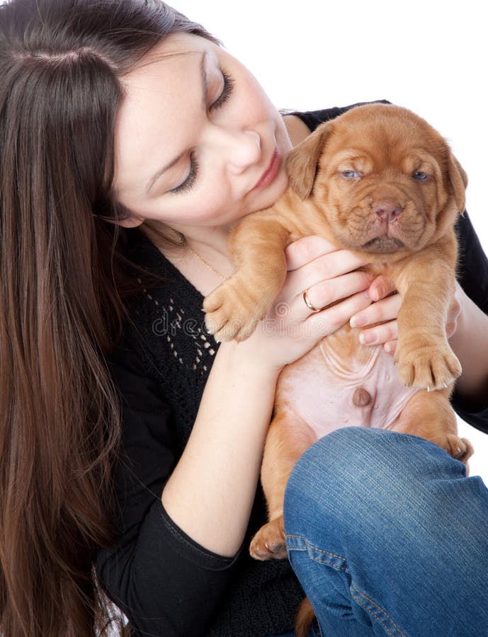 щенок девушки Бордо de dogue стоковые изображения rf щенок девушки Бордо de dogue стоковые изображения rf