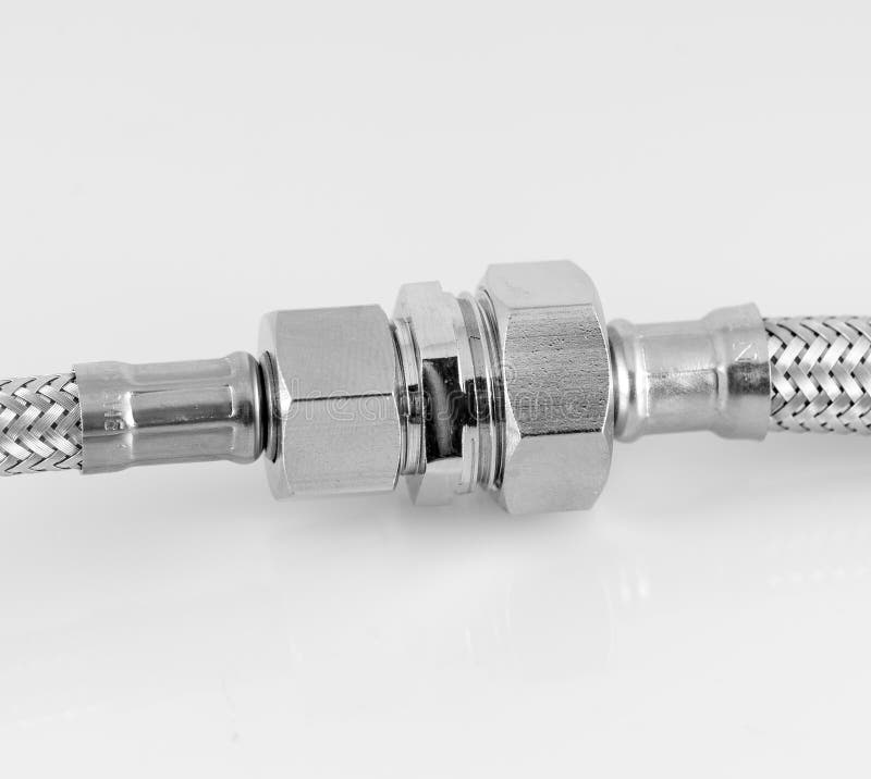 Эластичная труба водопровода волокна металла с соединителями Стоковое ...