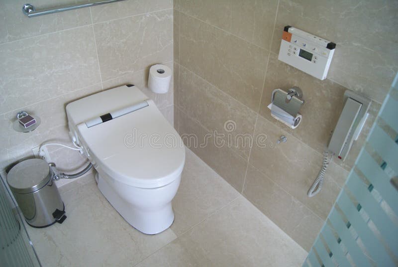 Электронное сиденье унитаза _ Электронное биде Стоковое Изображение ...