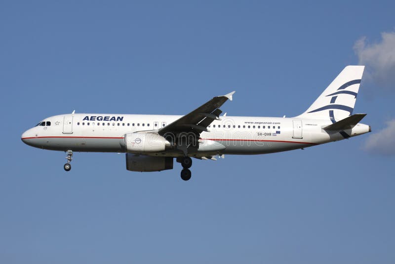 Эгейский аэробус A320-200 Airlies стоковое изображение Эгейский аэробус A320-200 Airlies стоковое изображение