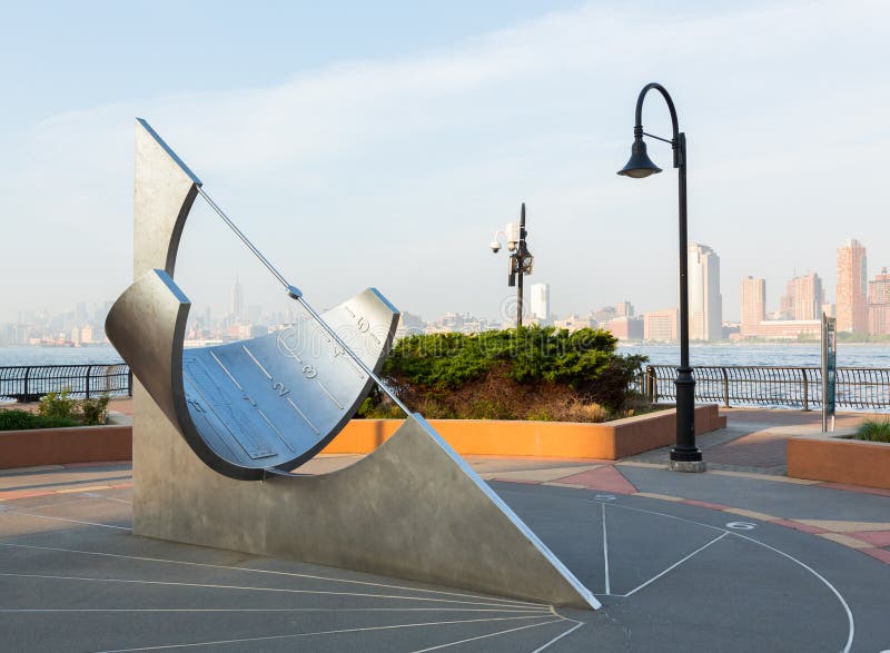 Экваториальные солнечные часы на месте обменом Jersey City стоковые изображения rf