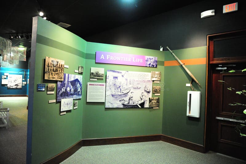 Экспонат жизни границы на депо поезда перепада культурном, Helena ...