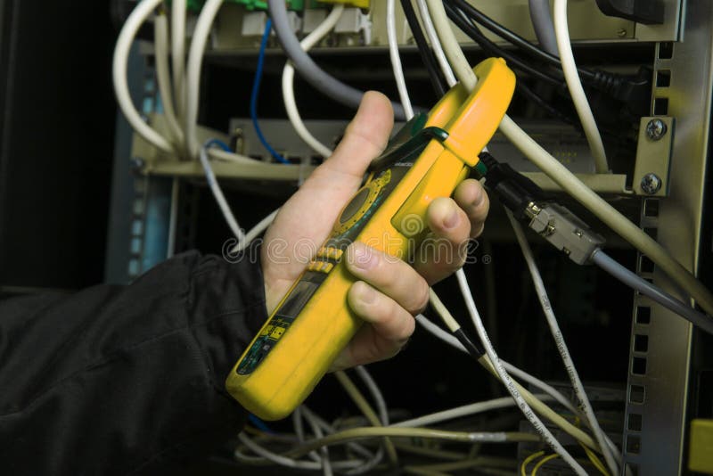 Электрические измерения с желтым вольтамперомметром стоковое изображение rf