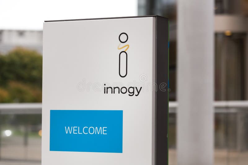 Эссен, северная Рейн-Вестфалия/Германия - 18 10 18: innogy подписывает внутри Эссен Германию стоковые фотографии rf Эссен, северная Рейн-Вестфалия/Германия - 18 10 18: innogy подписывает внутри Эссен Германию стоковые фотографии rf
