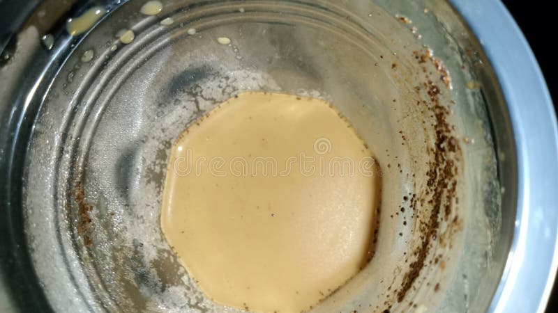 Это теплый кофе, который явно выглядит очень вкусно наслаждаться. стоковое изображение