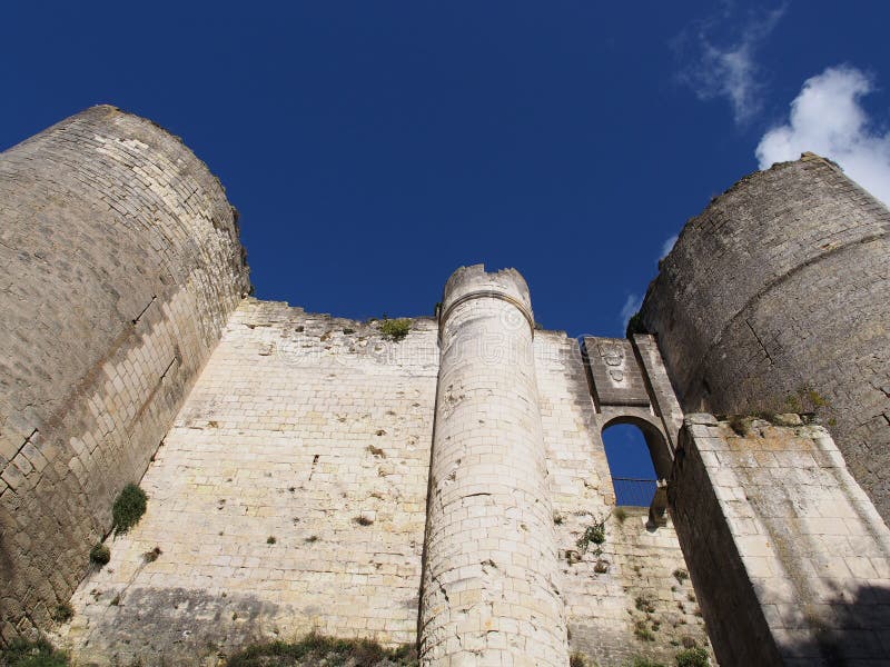 Южные стены и вход к городищу Loches стоковая фотография Южные стены и вход к городищу Loches стоковая фотография