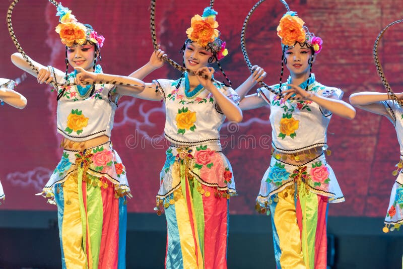 ‰ För ¼ för Qiao Hua Danï ¼ˆTWOï - ölroll i kinesisk opera-kines klassisk dans arkivfoto ‰ För ¼ för Qiao Hua Danï ¼ˆTWOï - ölroll i kinesisk opera-kines klassisk dans arkivfoto