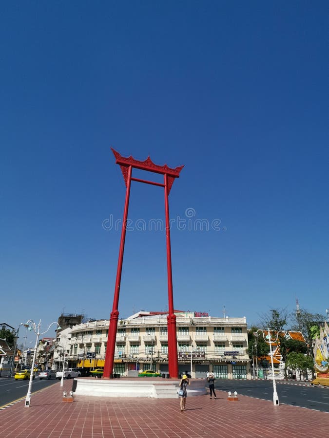《红秋千》 免版税库存图片