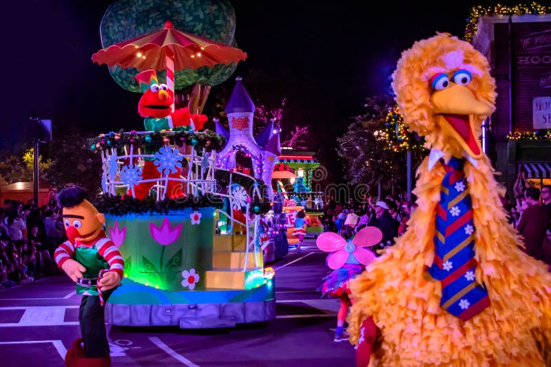 Orlando, Florida . December 21, 2019. Big Bird and Bird in Sesame Street Christmas Parade at Seaworld 36. Orlando, Florida . December 21, 2019. Big Bird and Bird in Sesame Street Christmas Parade at Seaworld 36