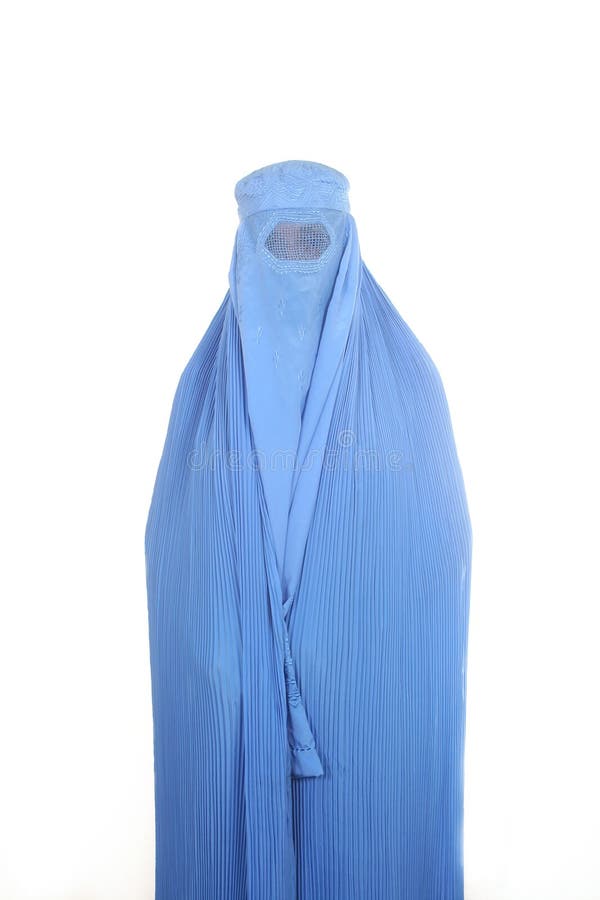 一位身穿蓝色布卡的阿富汗女子，被白人隔离