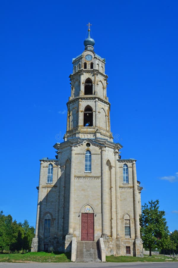 三位一体教会在GusZhelezny解决,俄罗斯Belltower 免版税库存照片 三位一体教会在GusZhelezny解决,俄罗斯Belltower 免版税库存照片