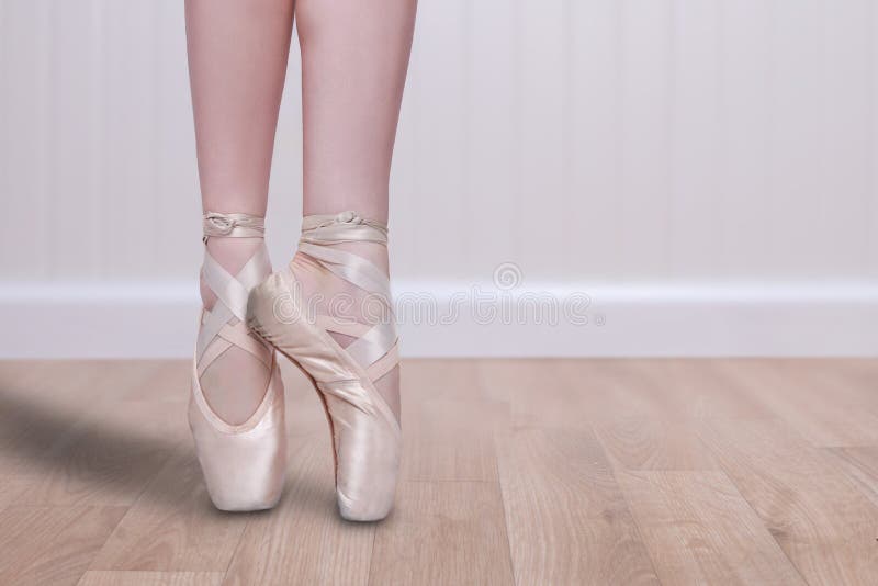Ballet Dancer En Pointe With Copy Space. Ballet Dancer En Pointe With Copy Space