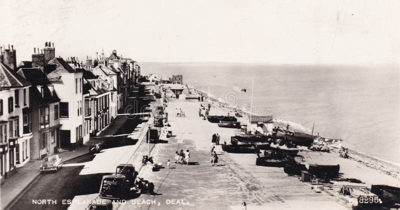 20世纪50年代北方滨海大道和海滩交易的黑白复古明信片.