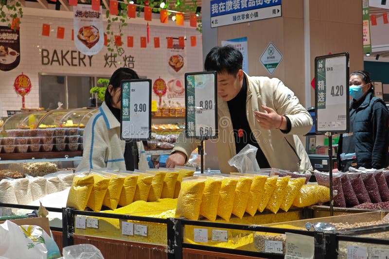 世行:2024年中国gdp增长预期将上调 库存图片
