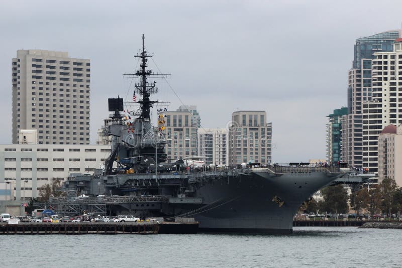 中途的USS，圣地亚哥